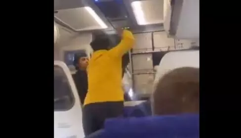 ವಿಮಾನದ ನಿರ್ಗಮನ ವಿಳಂಬವಾಗಲಿದೆ ಎಂದ ಪೈಲಟ್‌ಗೆ ಥಳಿಸಿದ ಪ್ರಯಾಣಿಕ; ವಿಡಿಯೋ ವೈರಲ್