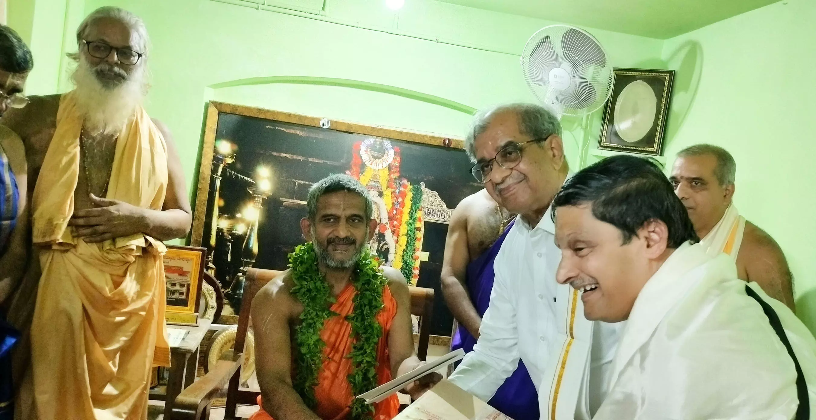 ರಾಮಮಂದಿರಕ್ಕೆ ಧರ್ಮಸ್ಥಳದಿಂದ ಬೆಳ್ಳಿ ಪೂಜಾ ಪರಿಕರ ಸಮರ್ಪಣೆ ರಾಮಮಂದಿರಕ್ಕೆ ಧರ್ಮಸ್ಥಳದಿಂದ ಬೆಳ್ಳಿ ಪೂಜಾ ಪರಿಕರ ಸಮರ್ಪಣೆ