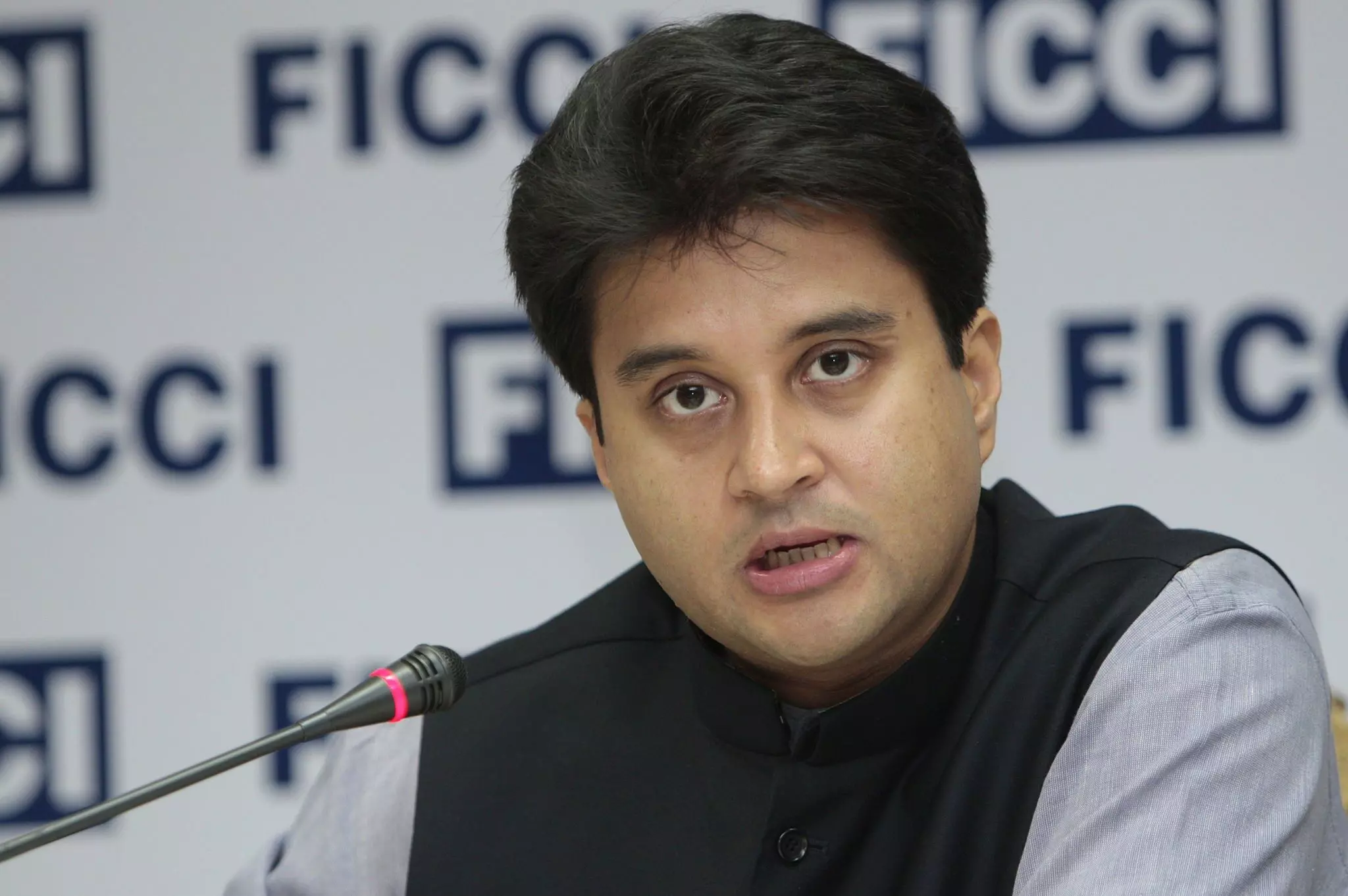 ಪ್ರಯಾಣಿಕರ ಅಶಿಸ್ತಿನ ವರ್ತನೆ ಸ್ವೀಕಾರಾರ್ಹವಲ್ಲ ; ಜ್ಯೋತಿರಾದಿತ್ಯ ಸಿಂಧಿಯಾ