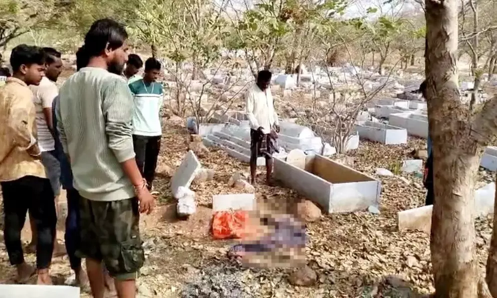 ಯಾದಗಿರಿ: ಖಬರಸ್ಥಾನದಲ್ಲಿ ನವಜಾತ ಶಿಶುವಿನ ಮೃತದೇಹ ಪತ್ತೆ