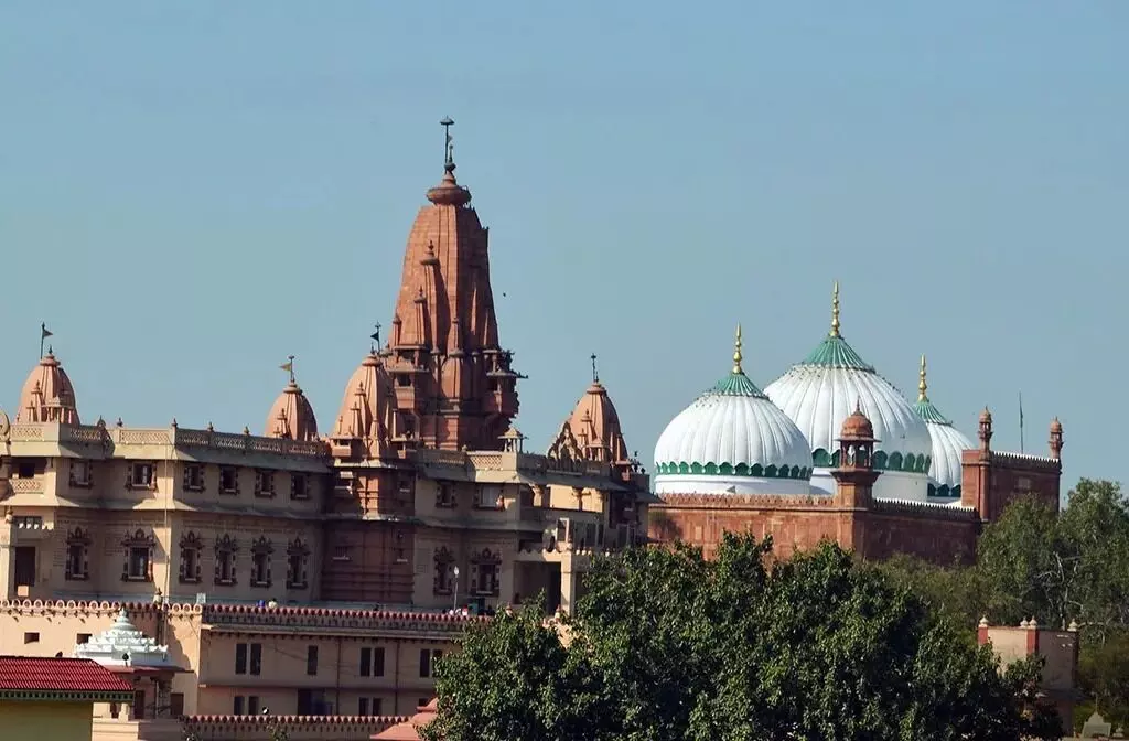 ಸದ್ಯಕ್ಕೆ ಮಥುರಾದ ಶಾಹಿ ಈದ್ಗಾ ಮಸೀದಿಯಲ್ಲಿ ಯಾವುದೇ ಸಮೀಕ್ಷೆ ನಡೆಸಬಾರದು: ಸುಪ್ರಿಂ ಕೋರ್ಟ್ ಸದ್ಯಕ್ಕೆ ಮಥುರಾದ ಶಾಹಿ ಈದ್ಗಾ ಮಸೀದಿಯಲ್ಲಿ ಯಾವುದೇ ಸಮೀಕ್ಷೆ ನಡೆಸಬಾರದು: ಸುಪ್ರಿಂ ಕೋರ್ಟ್