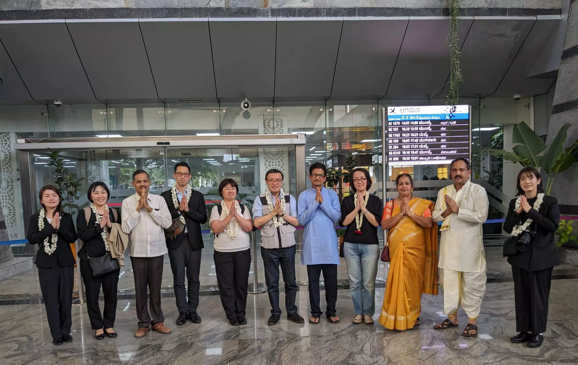 ಉಡುಪಿ ಪರ್ಯಾಯಕ್ಕೆ ಜಪಾನಿನ ಗಣ್ಯರ ನಿಯೋಗದ ಆಗಮನ ಉಡುಪಿ ಪರ್ಯಾಯಕ್ಕೆ ಜಪಾನಿನ ಗಣ್ಯರ ನಿಯೋಗದ ಆಗಮನ