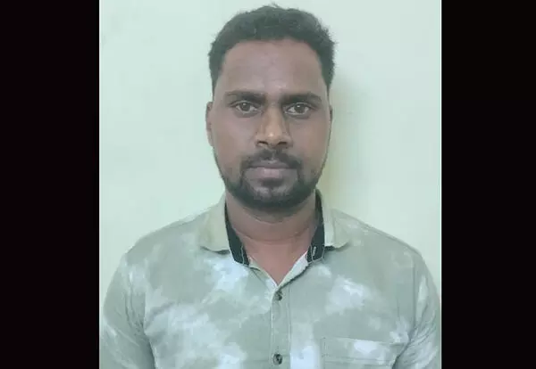 ಮಂಗಳೂರು: ಸಿಎಂ ಸಿದ್ದರಾಮಯ್ಯ, ಡಿಕೆಶಿ ವಿರುದ್ಧ ಅಶ್ಲೀಲ ಪದಗಳಿಂದ ನಿಂದನೆ; ಆರೋಪಿ ಅನಿಲ್ ಕುಮಾರ್ ಬಂಧನ ಮಂಗಳೂರು: ಸಿಎಂ ಸಿದ್ದರಾಮಯ್ಯ, ಡಿಕೆಶಿ ವಿರುದ್ಧ ಅಶ್ಲೀಲ ಪದಗಳಿಂದ ನಿಂದನೆ; ಆರೋಪಿ ಅನಿಲ್ ಕುಮಾರ್ ಬಂಧನ