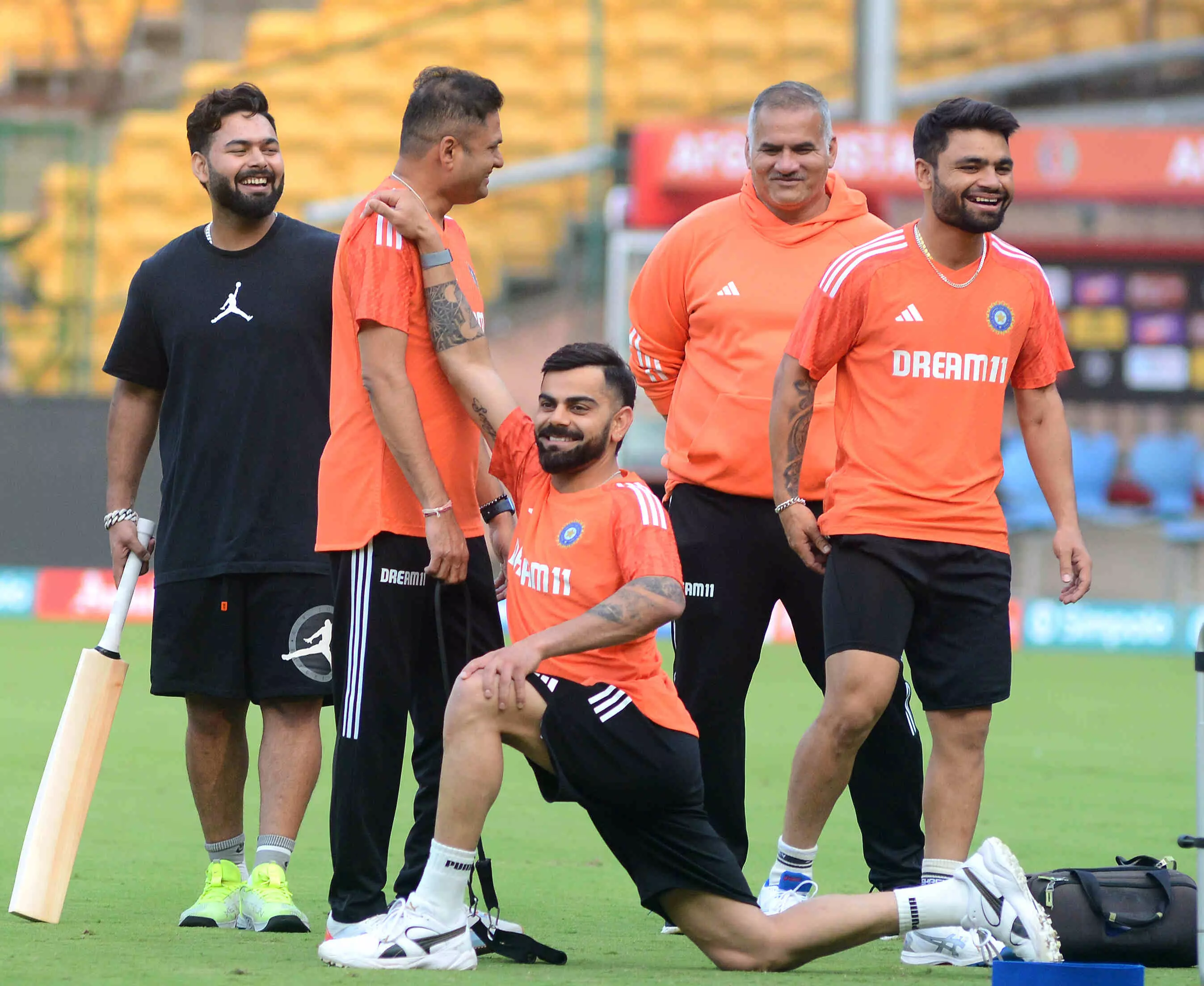 PHOTOS| ಅಫ್ಘಾನಿಸ್ತಾನ ವಿರುದ್ಧದ ಟಿ20 ಪಂದ್ಯ: ಚಿನ್ನಸ್ವಾಮಿ ಕ್ರೀಡಾಂಗಣದಲ್ಲಿ ಅಭ್ಯಾಸ ನಡೆಸಿದ ಭಾರತೀಯ ಕ್ರಿಕೆಟ್‌ ಆಟಗಾರರು