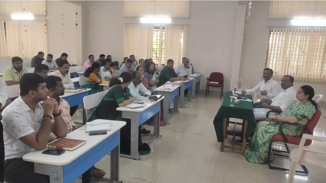 ಉಳ್ಳಾಲ ತಾಲೂಕು ಮಟ್ಟದ ಅಧಿಕಾರಿಗಳ ಸಭೆ ಉಳ್ಳಾಲ ತಾಲೂಕು ಮಟ್ಟದ ಅಧಿಕಾರಿಗಳ ಸಭೆ