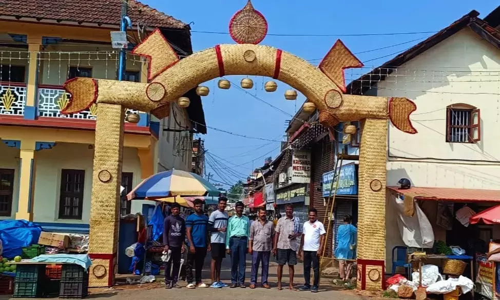 ಪರ್ಯಾಯ ಮಹೋತ್ಸವ: ಕಂಗೊಳಿಸುತ್ತಿರುವ ಕೊರಗ ಸಮುದಾಯದ ಸಾಂಪ್ರದಾಯಿಕ ಶೈಲಿಯ ಕಮಾನು