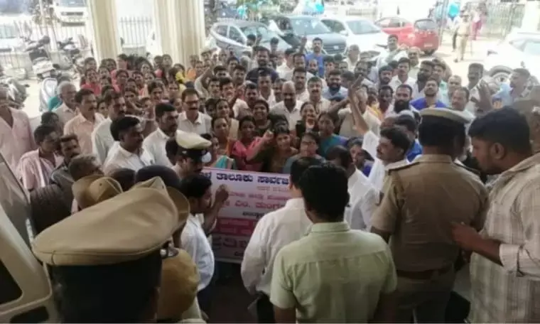 ಬಂಟ್ವಾಳ: ಮಾಜಿ ಜಿ.ಪಂ.ಸದಸ್ಯ ತುಂಗಪ್ಪ ಬಂಗೇರ ನೇತೃತ್ವದಲ್ಲಿ ಪ್ರತಿಭಟನೆ