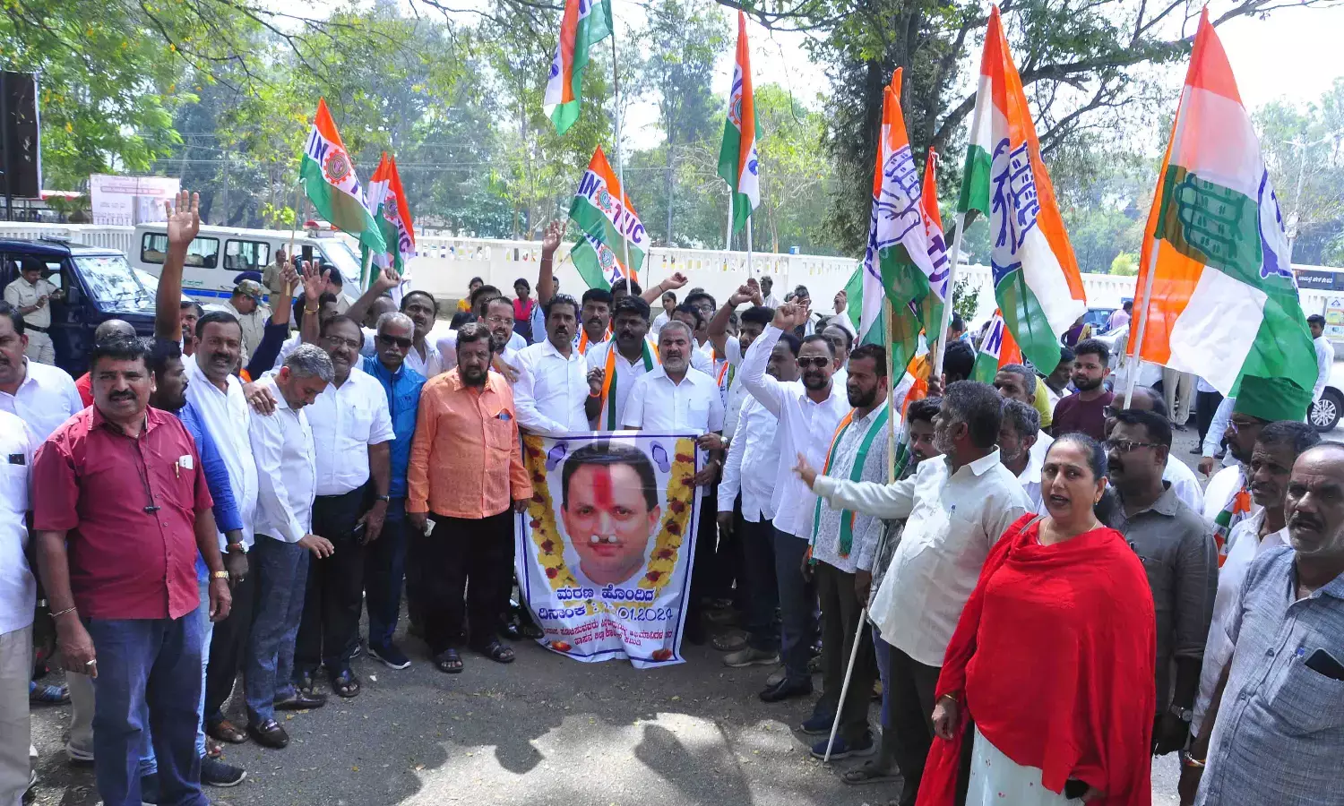 ಸಂಸದ ಅನಂತಕುಮಾರ್ ಹೆಗಡೆ ಹೇಳಿಕೆ ಖಂಡಿಸಿ ಹಾಸನದಲ್ಲಿ ಕಾಂಗ್ರೆಸ್ ಪ್ರತಿಭಟನೆ