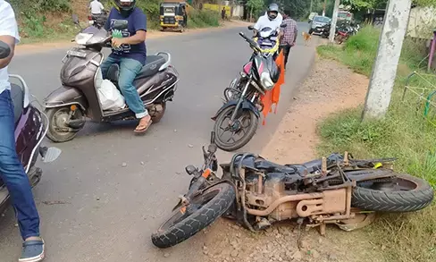 ವಿಟ್ಲ: ಶಾಲಾ ಬಸ್ - ಬೈಕ್ ನಡುವೆ ಅಪಘಾತ; ಇಬ್ಬರಿಗೆ ಗಾಯ