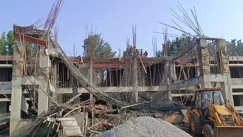 ಆನೇಕಲ್ | ನಿರ್ಮಾಣ ಹಂತದ ಶಾಲಾ ಕಟ್ಟಡ ಕುಸಿತ: ಇಬ್ಬರು ಮೃತ್ಯು, 15ಕ್ಕೂ ಅಧಿಕ ಮಂದಿಗೆ ಗಾಯ