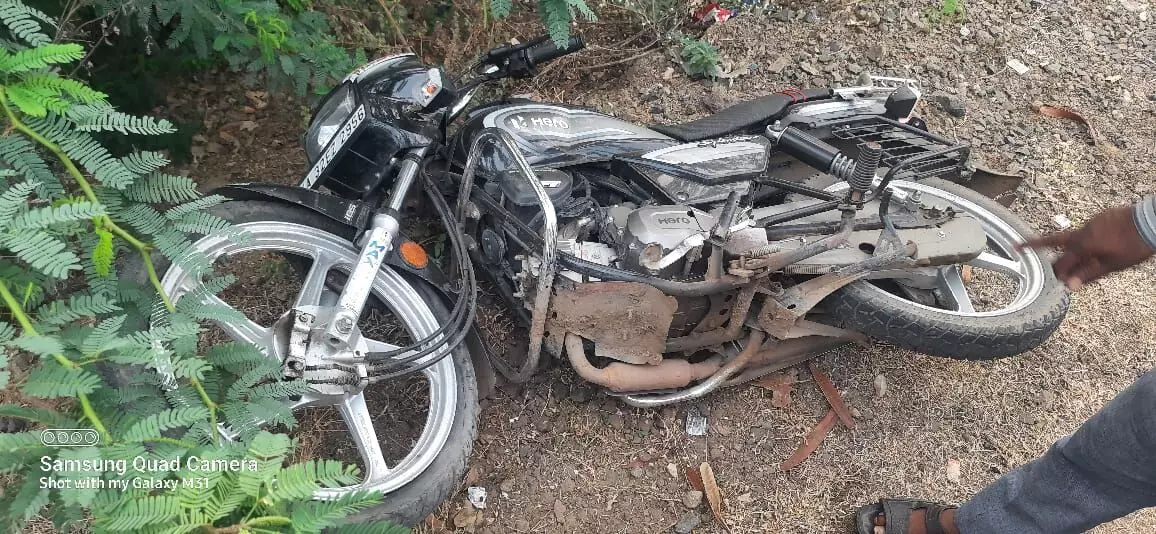 ಕಲಬುರಗಿ: ನಿಯಂತ್ರಣ ತಪ್ಪಿ ಉರುಳಿ ಬಿದ್ದ ಬೈಕ್: ಸವಾರ ಸ್ಥಳದಲ್ಲೇ ಮೃತ್ಯು ಕಲಬುರಗಿ: ನಿಯಂತ್ರಣ ತಪ್ಪಿ ಉರುಳಿ ಬಿದ್ದ ಬೈಕ್: ಸವಾರ ಸ್ಥಳದಲ್ಲೇ ಮೃತ್ಯು