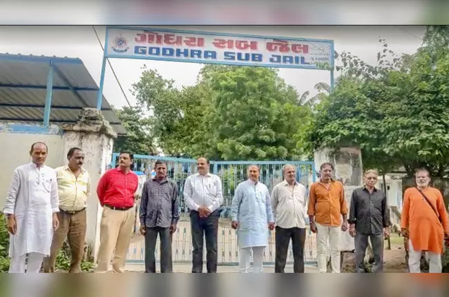 ಬಿಲ್ಕಿಸ್ ಬಾನು ಪ್ರಕರಣ: ರವಿವಾರದೊಳಗೆ ಶರಣಾಗಿ; ಎಲ್ಲಾ 11 ಅಪರಾಧಿಗಳಿಗೆ ಸುಪ್ರೀಂ ಆದೇಶ ಬಿಲ್ಕಿಸ್ ಬಾನು ಪ್ರಕರಣ: ರವಿವಾರದೊಳಗೆ ಶರಣಾಗಿ; ಎಲ್ಲಾ 11 ಅಪರಾಧಿಗಳಿಗೆ ಸುಪ್ರೀಂ ಆದೇಶ