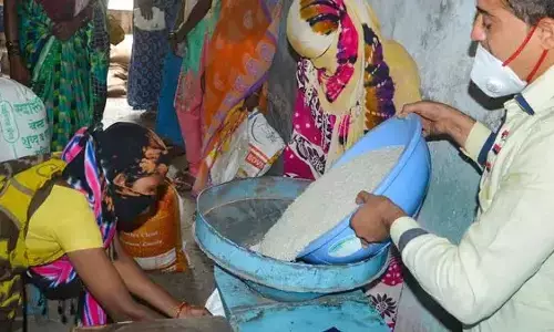 ಪಡಿತರ ಅಂಗಡಿಗಳಲ್ಲಿ ಪ್ರಧಾನಿ ಚಿತ್ರ ಪ್ರದರ್ಶಿಸದ ಪಶ್ಚಿಮ ಬಂಗಾಳಕ್ಕೆ 7,000 ಕೋಟಿ ರೂ. ತಡೆಹಿಡಿದ ಕೇಂದ್ರ; ವರದಿ