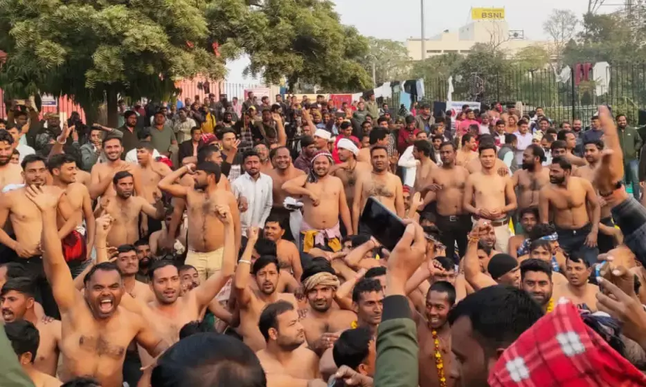 ರಾಜೀವ್ ಯುವ ಮಿತ್ರ ಯೋಜನೆ ಸ್ಥಗಿತ : ಬಿಜೆಪಿ ಸರ್ಕಾರದ ನಡೆಯ ವಿರುದ್ಧ ಪ್ರತಿಭಟನೆ