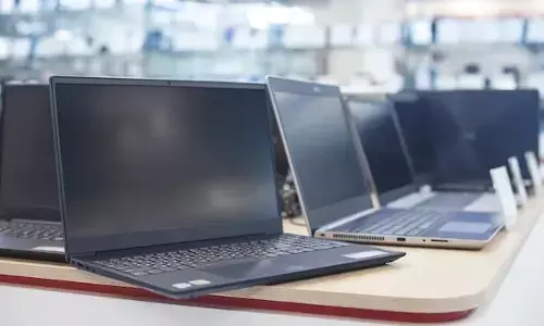 ಕಾರ್ಮಿಕರ ಮಕ್ಕಳಿಗೆ ಲ್ಯಾಪ್‌ಟಾಪ್: ಮುಕ್ತ ಮಾರುಕಟ್ಟೆಗಿಂತ ದುಪ್ಪಟ್ಟು ದರದಲ್ಲಿ ಖರೀದಿ ಆರೋಪ