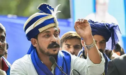 ‌ದಿಲ್ಲಿ ವಿಶ್ವವಿದ್ಯಾಲಯದೆದುರು ಪ್ರತಿಭಟನೆ; ಭೀಮ್ ಆರ್ಮಿ ಮುಖ್ಯಸ್ಥ ಚಂದ್ರಶೇಖರ್ ಆಝಾದ್‌, ವಿದ್ಯಾರ್ಥಿಗಳು ಪೊಲೀಸ್ ವಶಕ್ಕೆ