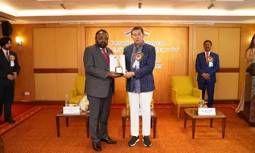 ಕೆಪಿಸಿಸಿ ಮಾಜಿ ಕಾರ್ಯದರ್ಶಿ ಡಾ. ಆನಂದ್ ಕುಮಾರ್ ಅವರಿಗೆ ಅಂತರ್ ರಾಷ್ಟ್ರೀಯ ಸ್ವರ್ಣಮೇರು ಪ್ರಶಸ್ತಿ ಪ್ರದಾನ