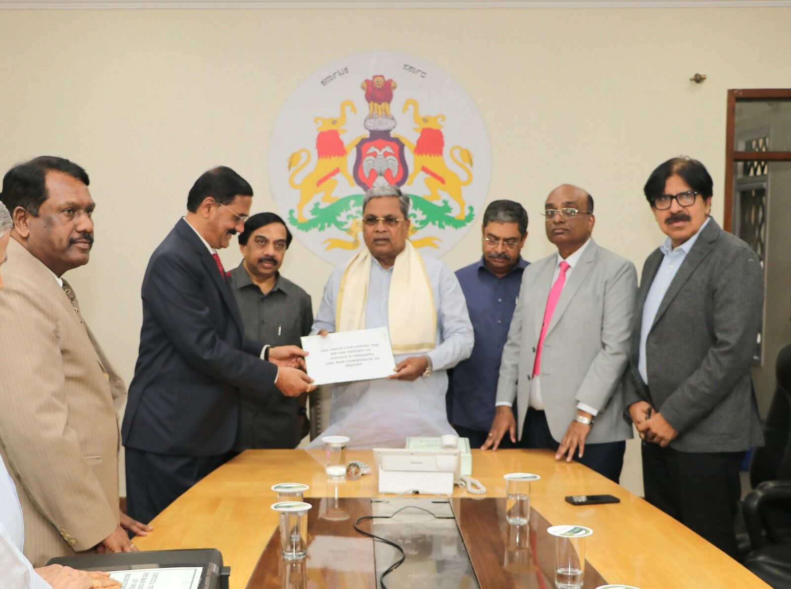 ಪಿಎಸ್ಐ ನೇಮಕಾತಿ ಅಕ್ರಮ: ಸಿಎಂ ಸಿದ್ದರಾಮಯ್ಯ ಅವರಿಗೆ ವರದಿ ಸಲ್ಲಿಸಿದ ನ್ಯಾ. ಬಿ. ವೀರಪ್ಪ ಆಯೋಗ