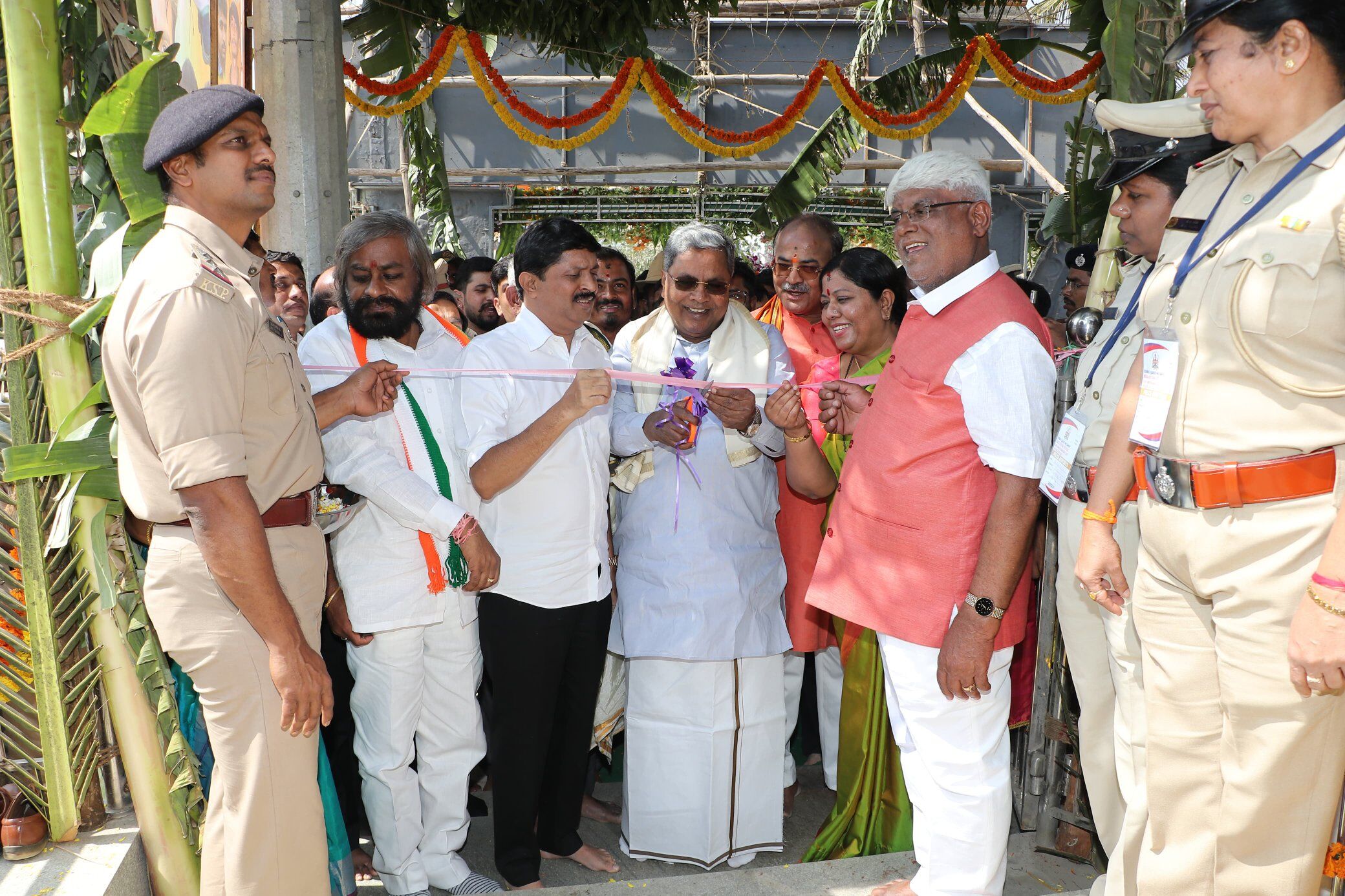 ಬೆಂಗಳೂರು: ರಾಮ ಮಂದಿರ ಉದ್ಘಾಟಿಸಿದ ಸಿಎಂ ಸಿದ್ದರಾಮಯ್ಯ