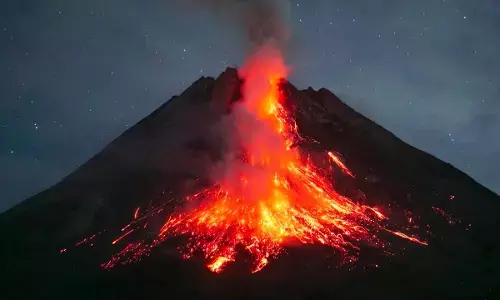 ಇಂಡೋನೇಶ್ಯಾ: ಜ್ವಾಲಾಮುಖಿ ಸ್ಫೋಟ, ಸಾವಿರಾರು ಜನರ ಸ್ಥಳಾಂತರ
