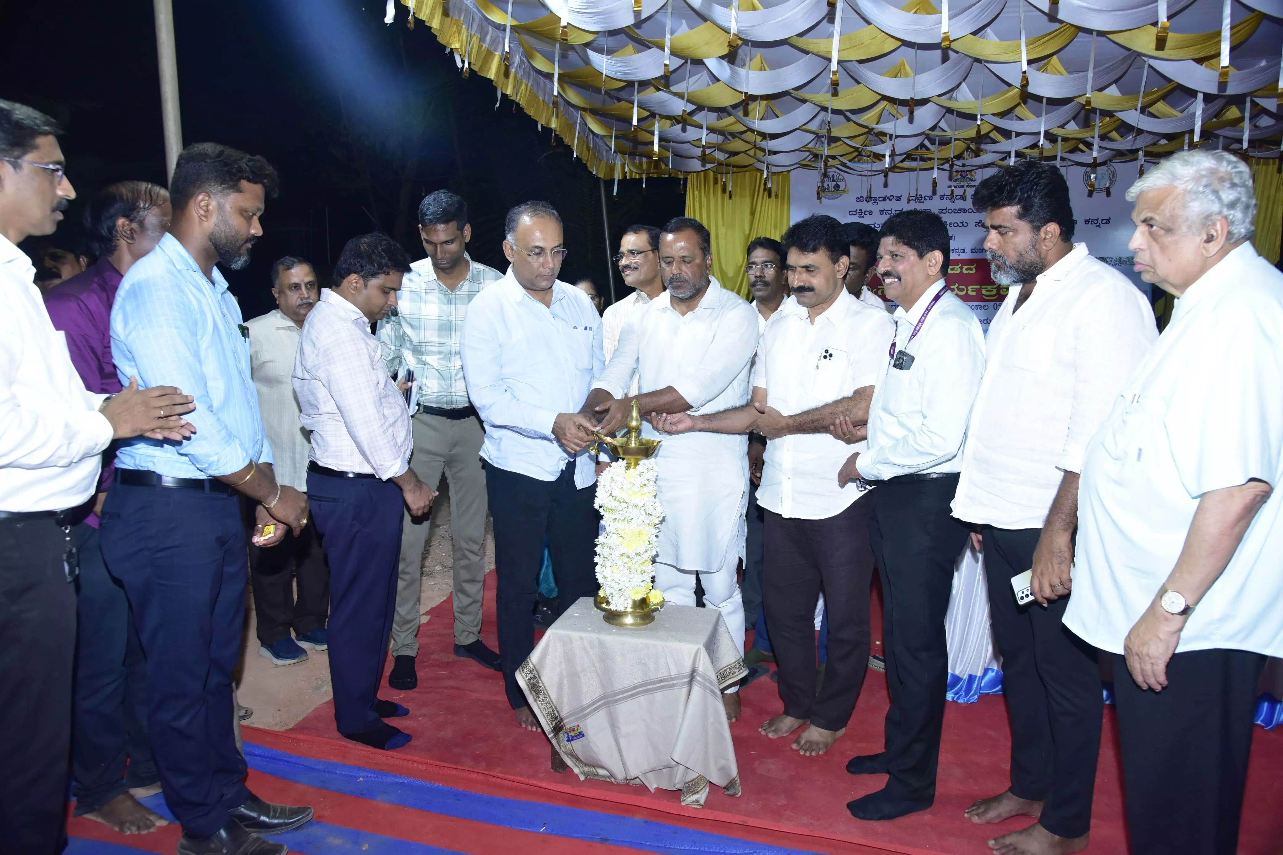 ರಾಜ್ಯದಲ್ಲಿ ಪಶು ವೈದ್ಯರ ಕೊರತೆ ನೀಗಿಸಲು ಚಿಂತನೆ : ದಿನೇಶ್ ಗುಂಡೂರಾವ್ ರಾಜ್ಯದಲ್ಲಿ ಪಶು ವೈದ್ಯರ ಕೊರತೆ ನೀಗಿಸಲು ಚಿಂತನೆ : ದಿನೇಶ್ ಗುಂಡೂರಾವ್