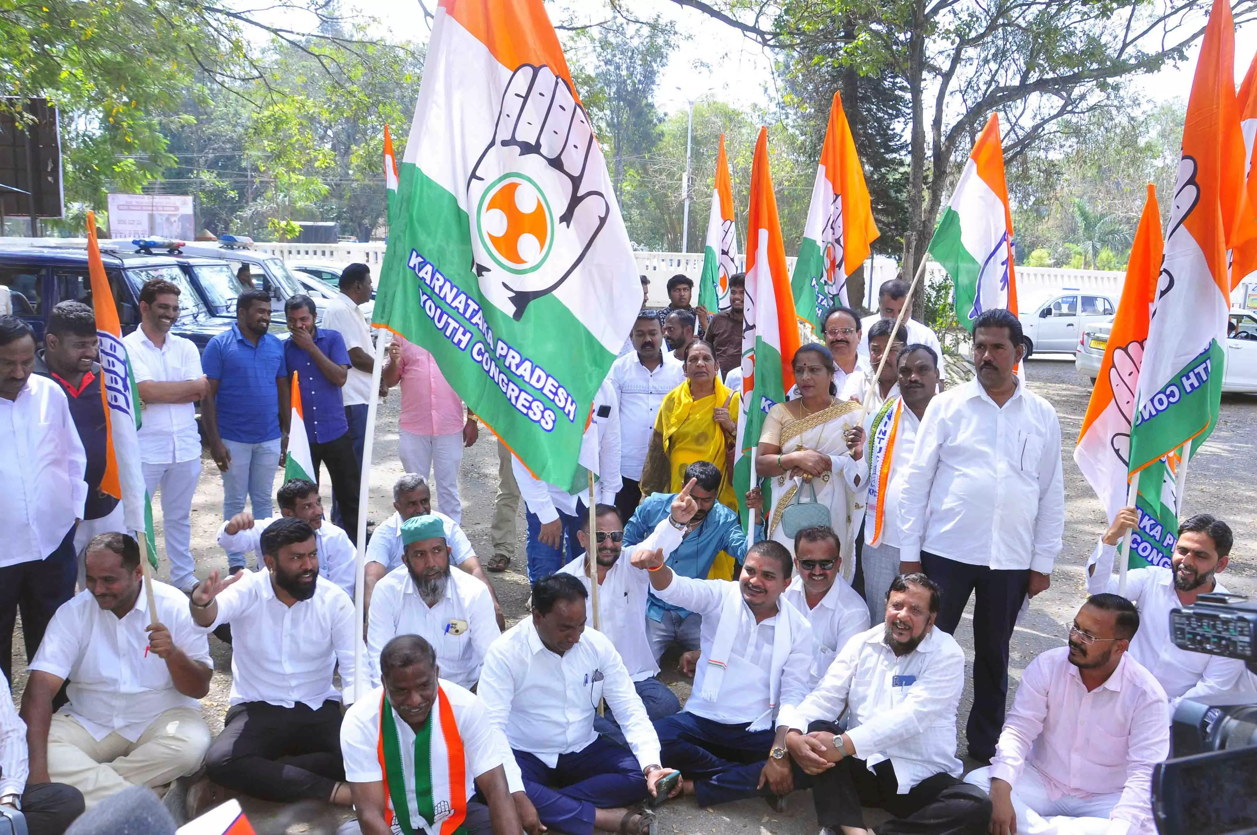 ಹಾಸನ: ರಾಹುಲ್ ಗಾಂಧಿ ಮೇಲೆ ದಾಳಿ ಯತ್ನ ಖಂಡಿಸಿ ಕಾಂಗ್ರೆಸ್ ಪ್ರತಿಭಟನೆ