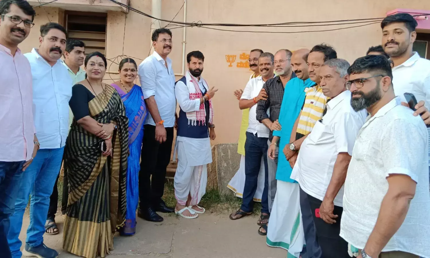 ‘ಮೋದಿ ಮತ್ತೊಮ್ಮೆ’ ಗೋಡೆ ಬರಹಕ್ಕೆ ಸಿ.ಟಿ.ರವಿ ಚಾಲನೆ