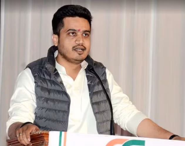 ಮಹಾರಾಷ್ಟ್ರ ರಾಜ್ಯ ಸಹಕಾರಿ ಬ್ಯಾಂಕ್ 25,000 ಕೋಟಿ ರೂ. ಹಗರಣ ; ಈಡಿ ಮುಂದೆ ಹಾಜರಾದ ಶರದ್ ಪವಾರ್ ಮೊಮ್ಮಗ