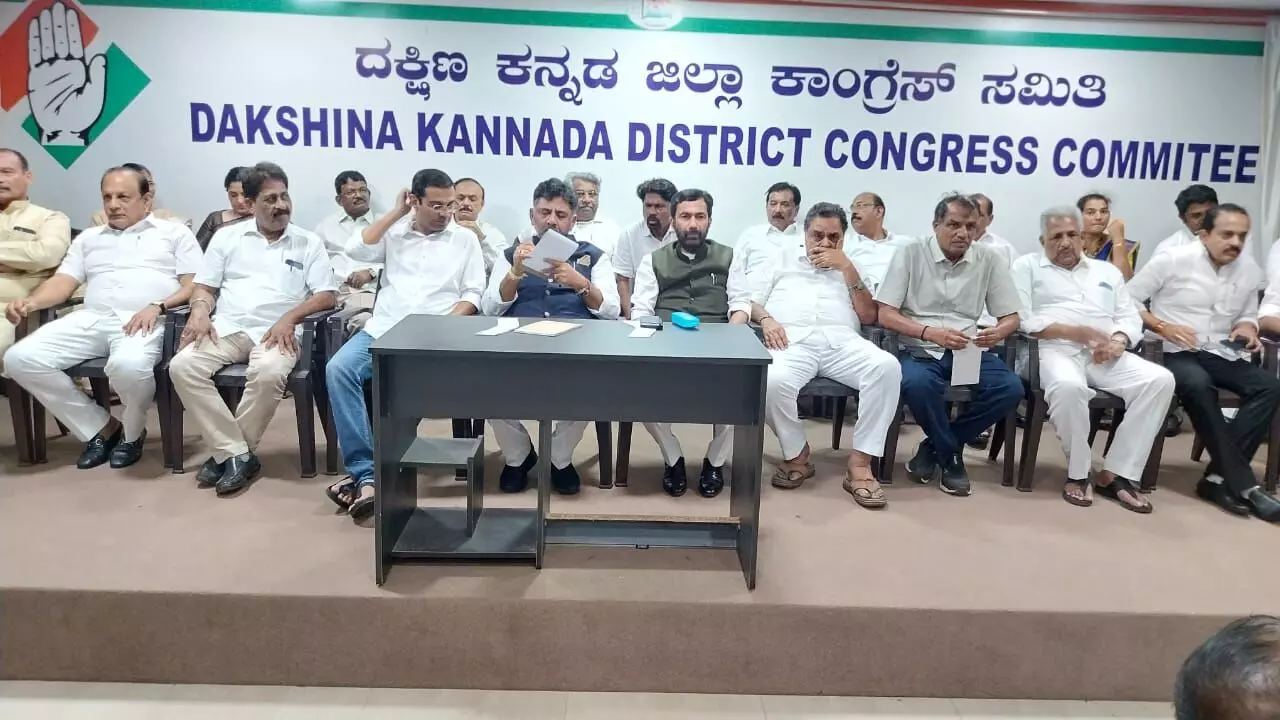 ಗ್ಯಾರಂಟಿ ಯೋಜನೆಗಳ ಅನುಷ್ಠಾನಕ್ಕೆ ವಾರದೊಳಗೆ ಸಮಿತಿ ನೇಮಕ: ಡಿ.ಕೆ.ಶಿವಕುಮಾರ್ ಗ್ಯಾರಂಟಿ ಯೋಜನೆಗಳ ಅನುಷ್ಠಾನಕ್ಕೆ ವಾರದೊಳಗೆ ಸಮಿತಿ ನೇಮಕ: ಡಿ.ಕೆ.ಶಿವಕುಮಾರ್