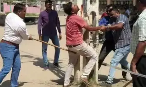 ಥಳಿಸಲು ನಿಮಗೆ ಅಧಿಕಾರವಿದೆ ಎಂದು ನೀವು ಹೇಗೆ ಭಾವಿಸಿದ್ದೀರಿ?: ಆರೋಪಿಗಳನ್ನು ಸಾರ್ವಜನಿಕವಾಗಿ ಥಳಿಸಿದ್ದ ಗುಜರಾತ್‌ ಪೊಲೀಸರಿಗೆ ಸುಪ್ರೀಂ ಪ್ರಶ್ನೆ