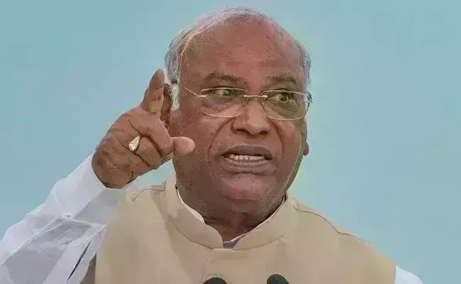 ಪಕ್ಷಕ್ಕೆ ಸೇರಿಸಿಕೊಳ್ಳುವಾಗ ಹಿನ್ನೆಲೆ ಪರಿಶೀಲನೆ ಮುಖ್ಯ: ಮಲ್ಲಿಕಾರ್ಜುನ ಖರ್ಗೆ