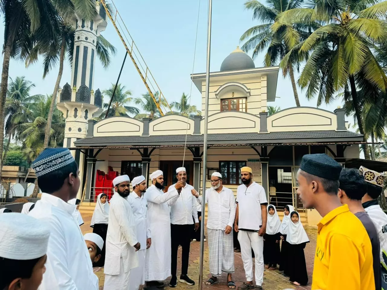 ಮೂಡುಶೆಡ್ಡೆ-ಎದುರುಪದವು: ಹಯಾತುಲ್ ಇಸ್ಲಾಂ ಮಸೀದಿ-ಮದ್ರಸದಲ್ಲಿ ಗಣರಾಜ್ಯೋತ್ಸವ ಮೂಡುಶೆಡ್ಡೆ-ಎದುರುಪದವು: ಹಯಾತುಲ್ ಇಸ್ಲಾಂ ಮಸೀದಿ-ಮದ್ರಸದಲ್ಲಿ ಗಣರಾಜ್ಯೋತ್ಸವ