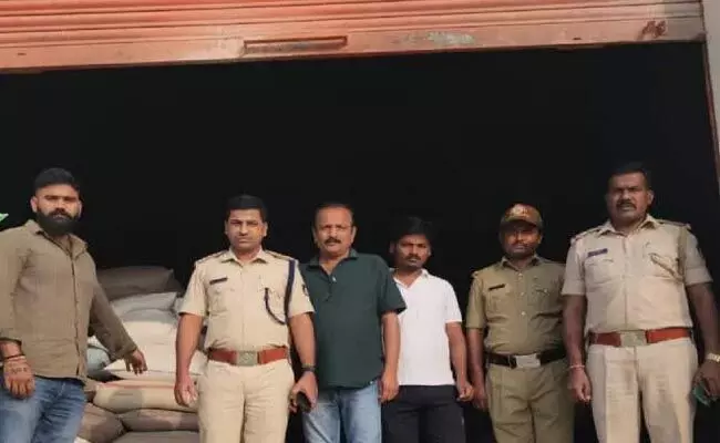 ಯಾದಗಿರಿ | ಅನ್ನಭಾಗ್ಯ ಯೋಜನೆಯ ಅಕ್ಕಿ ಕಳ್ಳವು ಪ್ರಕರಣ: ಬಿಜೆಪಿ ಮುಖಂಡ ಮಣಿಕಂಠ ರಾಠೋಡ್ ಸಹೋದರನ ಬಂಧನ