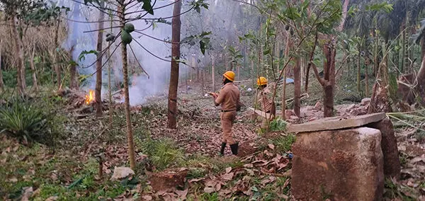 ದ.ಕ. ಜಿಲ್ಲೆಯಲ್ಲಿ ಸುಡುಮದ್ದು ತಯಾರಿಕಾ ಘಟಕಗಳ ಪರವಾನಿಗೆ ತಾತ್ಕಾಲಿಕ ಅಮಾನತು: ದಂಡಾಧಿಕಾರಿ ಡಾ. ಆನಂದ್ ದ.ಕ. ಜಿಲ್ಲೆಯಲ್ಲಿ ಸುಡುಮದ್ದು ತಯಾರಿಕಾ ಘಟಕಗಳ ಪರವಾನಿಗೆ ತಾತ್ಕಾಲಿಕ ಅಮಾನತು: ದಂಡಾಧಿಕಾರಿ ಡಾ. ಆನಂದ್