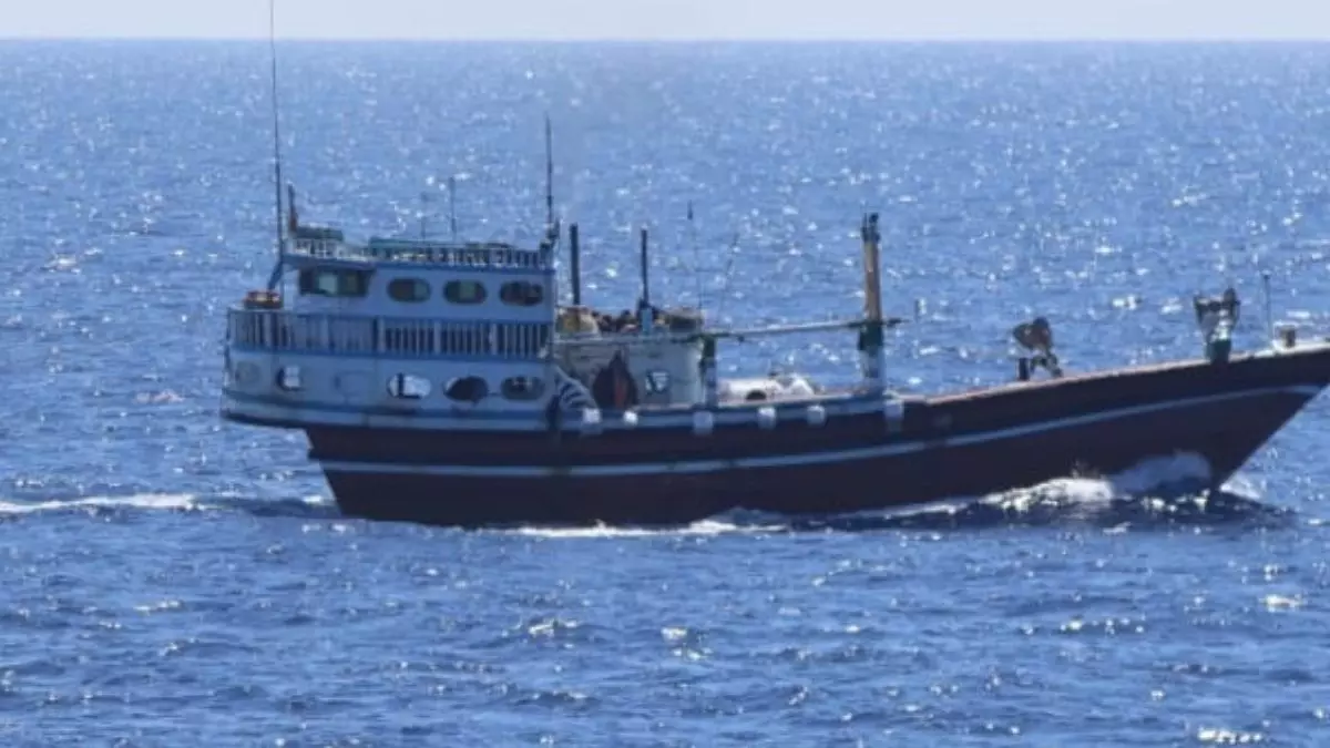 ಸೋಮಾಲಿಯಾ ಕಡಲ್ಗಳ್ಳರಿಂದ ಅಪಹೃತ ಇರಾನಿನ ಮೀನುಗಾರಿಕಾ ಹಡಗನ್ನು ರಕ್ಷಿಸಿದ ನೌಕಾ ಪಡೆ ಯುದ್ಧ ನೌಕೆ ಸೋಮಾಲಿಯಾ ಕಡಲ್ಗಳ್ಳರಿಂದ ಅಪಹೃತ ಇರಾನಿನ ಮೀನುಗಾರಿಕಾ ಹಡಗನ್ನು ರಕ್ಷಿಸಿದ ನೌಕಾ ಪಡೆ ಯುದ್ಧ ನೌಕೆ