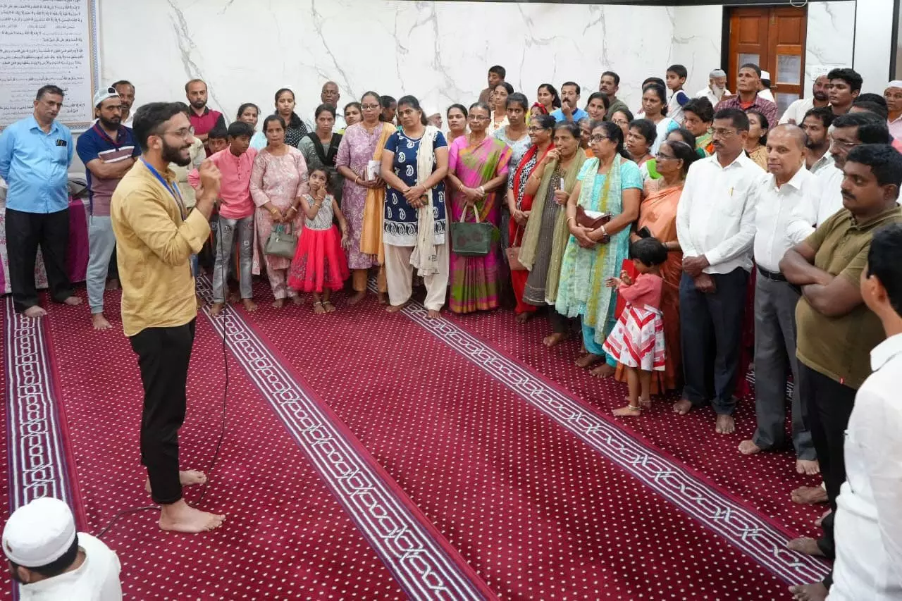 ಬೈಂದೂರಿನಲ್ಲಿ ’ನಮ್ಮೂರ ಮಸೀದಿ ನೋಡಬನ್ನಿ’ ವಿಶಿಷ್ಟ ಕಾರ್ಯಕ್ರಮ ಬೈಂದೂರಿನಲ್ಲಿ ’ನಮ್ಮೂರ ಮಸೀದಿ ನೋಡಬನ್ನಿ’ ವಿಶಿಷ್ಟ ಕಾರ್ಯಕ್ರಮ