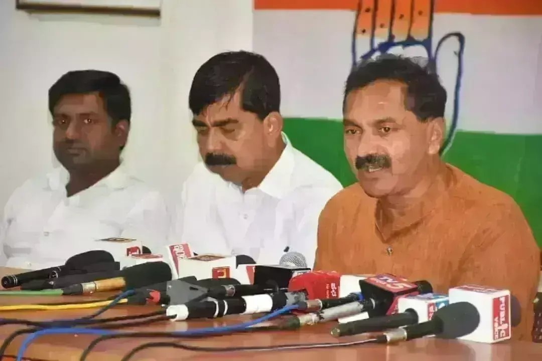 ಕಾನೂನು ಬಾಹಿರವಾಗಿ ಧ್ವಜ ಹಾರಿಸಿ ಹೋರಾಟ ಮಾಡುವ ಎಲ್ಲರ ಮೇಲೂ ಕಾನೂನು ಕ್ರಮ ಜರುಗಿಸಿ: ಕೆಪಿಸಿಸಿ ವಕ್ತಾರ ಎಂ.ಲಕ್ಷ್ಮಣ್ ಒತ್ತಾಯ ಕಾನೂನು ಬಾಹಿರವಾಗಿ ಧ್ವಜ ಹಾರಿಸಿ ಹೋರಾಟ ಮಾಡುವ ಎಲ್ಲರ ಮೇಲೂ ಕಾನೂನು ಕ್ರಮ ಜರುಗಿಸಿ: ಕೆಪಿಸಿಸಿ ವಕ್ತಾರ ಎಂ.ಲಕ್ಷ್ಮಣ್ ಒತ್ತಾಯ