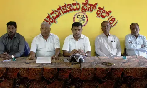 ಮಂಡ್ಯದಲ್ಲಿ ಬಿಜೆಪಿ ಪಾದಯಾತ್ರೆ ವೇಳೆ ವಿದ್ಯಾರ್ಥಿನಿಯಲದ ಮೇಲೆ ದಾಳಿ: ಆರೋಪಿಗಳ ಬಂಧನಕ್ಕೆ ರಾಜ್ಯ ಕುರುಬ ಸಂಘ ಆಗ್ರಹ