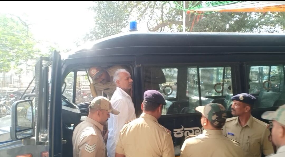 ಶಿವಮೊಗ್ಗ :  ನಕ್ಸಲ್ ನಾಯಕ ಬಿ.ಜಿ. ಕೃಷ್ಣಮೂರ್ತಿ ಕೋರ್ಟ್‌ ಗೆ ಹಾಜರು