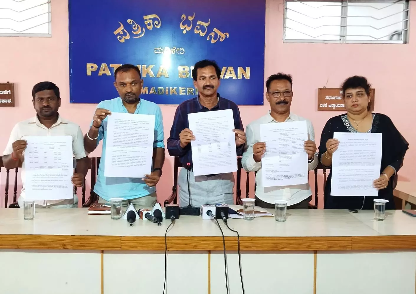 ಭರವಸೆಗಳನ್ನು ಈಡೇರಿಸದ ಸಂಸದ ಪ್ರತಾಪ್ ಸಿಂಹ  ಸುಳ್ಳು ಹೇಳುತ್ತಾ ಜನರ ಹಾದಿ ತಪ್ಪಿಸುತ್ತಿದ್ದಾರೆ : ಎಂ.ಲಕ್ಷ್ಮಣ್ ಟೀಕೆ