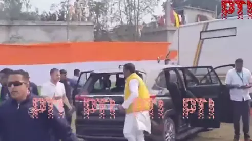 ಪಶ್ಚಿಮ ಬಂಗಾಳ: ಭಾರತ್ ಜೋಡೋ ನ್ಯಾಯ ಯಾತ್ರೆಯ ವೇಳೆ ರಾಹುಲ್ ಗಾಂಧಿ ಕಾರಿಗೆ ಕಲ್ಲು ತೂರಾಟ; ಆರೋಪ