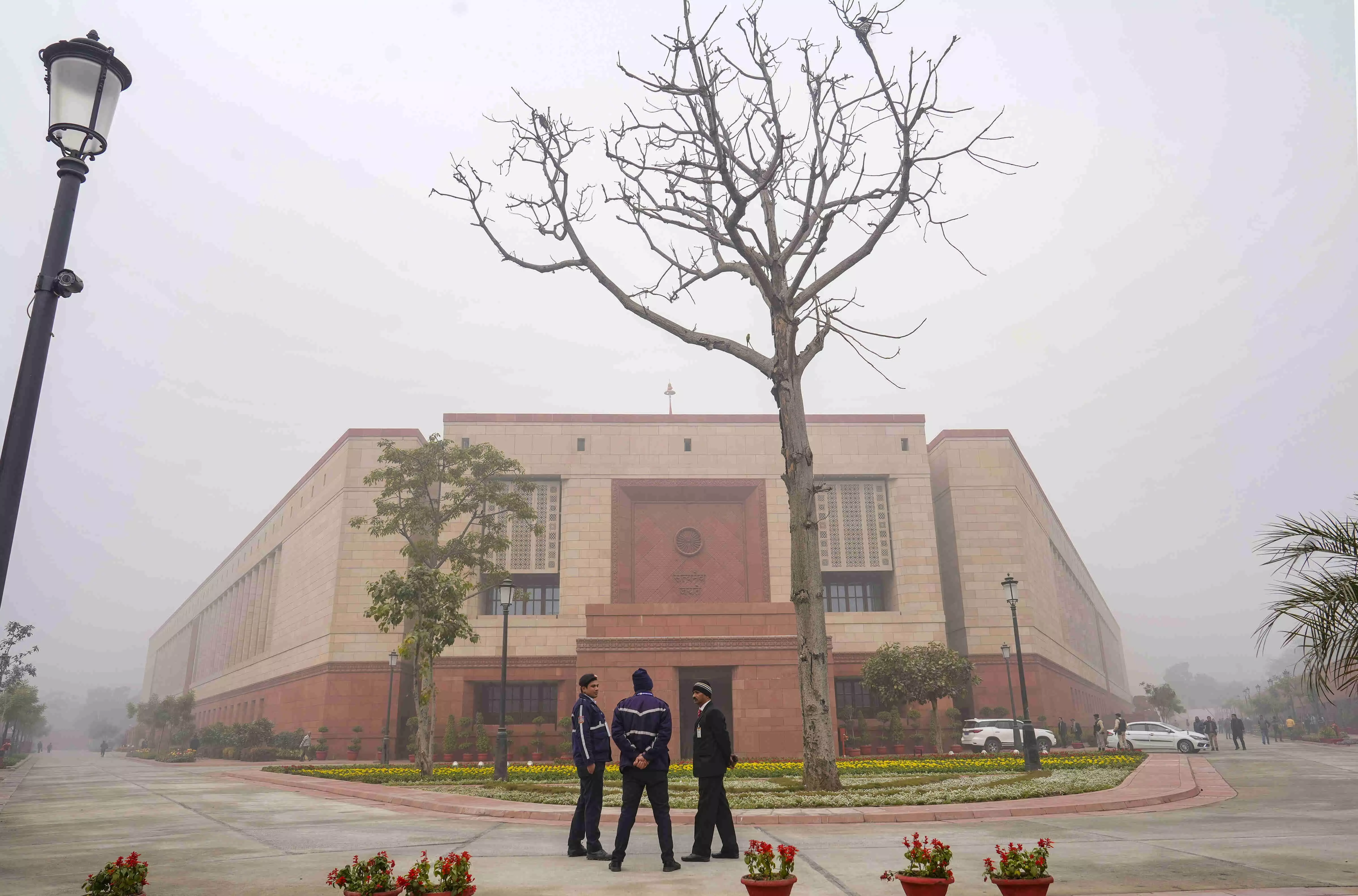 ಸಂಸತ್ ಭದ್ರತಾ ಲೋಪ: ವಿರೋಧಪಕ್ಷಗಳೊಂದಿಗೆ ಕೈಜೋಡಿಸಿರುವುದಾಗಿ ಒಪ್ಪಿಕೊಳ್ಳುವಂತೆ ಆರೋಪಿಗಳಿಗೆ ಪೊಲೀಸರ ಚಿತ್ರಹಿಂಸೆ ; ಆರೋಪ ಸಂಸತ್ ಭದ್ರತಾ ಲೋಪ: ವಿರೋಧಪಕ್ಷಗಳೊಂದಿಗೆ ಕೈಜೋಡಿಸಿರುವುದಾಗಿ ಒಪ್ಪಿಕೊಳ್ಳುವಂತೆ ಆರೋಪಿಗಳಿಗೆ ಪೊಲೀಸರ ಚಿತ್ರಹಿಂಸೆ ; ಆರೋಪ