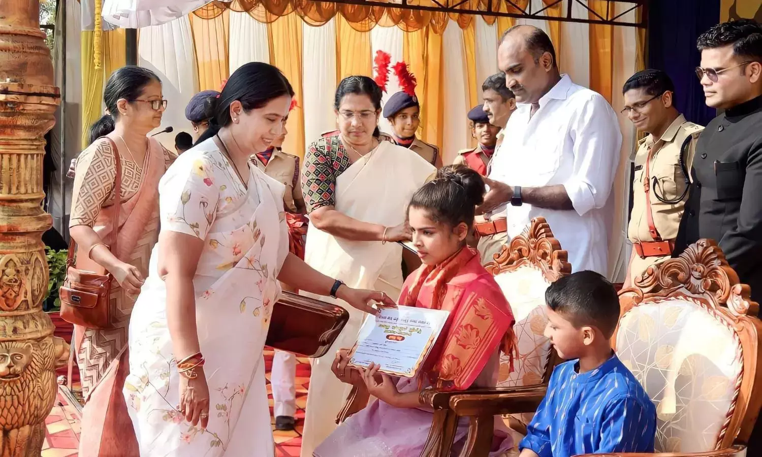 ಕೃತಿ ಸನಿಲ್‌ಗೆ ’ಹೊಯ್ಸಳ ಕೆಳದಿ ಚೆನ್ನಮ್ಮ’ ಪ್ರಶಸ್ತಿ ಪ್ರದಾನ