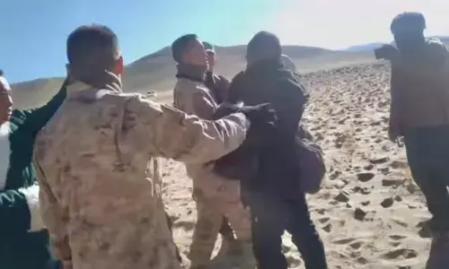 ಕುರಿ ಮೇಯಿಸುವ ಹಕ್ಕು : ಚೀನಿ ಸೈನಿಕರೊಂದಿಗೆ ಲಡಾಖ್ ನ ಕುರಿಗಾಹಿಗಳ ವಾಗ್ವಾದ