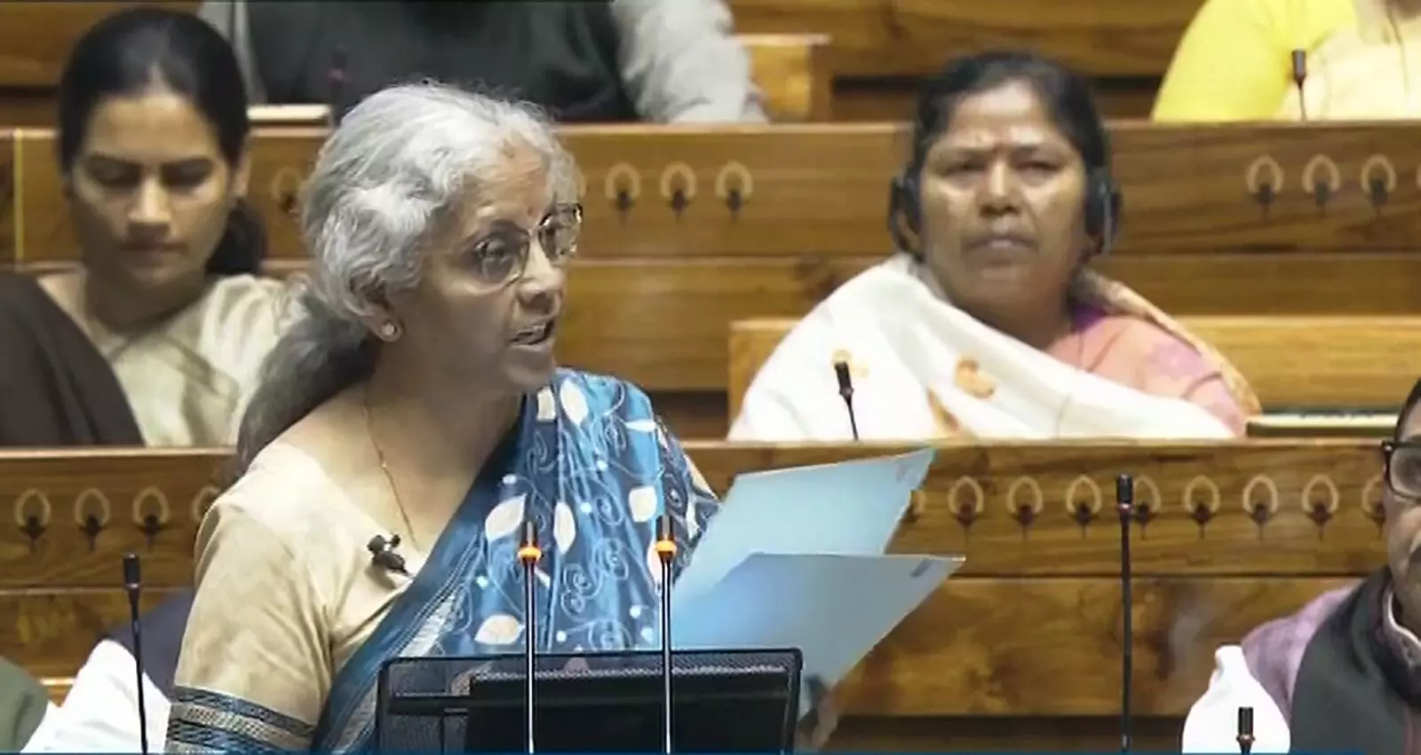 ತನ್ನ ಅತ್ಯಂತ ಸಂಕ್ಷಿಪ್ತ ಬಜೆಟ್ ಭಾಷಣ ಮಾಡಿದ ನಿರ್ಮಲಾ ಸೀತಾರಾಮನ್ ತನ್ನ ಅತ್ಯಂತ ಸಂಕ್ಷಿಪ್ತ ಬಜೆಟ್ ಭಾಷಣ ಮಾಡಿದ ನಿರ್ಮಲಾ ಸೀತಾರಾಮನ್