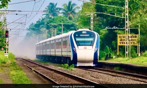 40,000 ರೈಲು ಕೋಚ್ ಗಳನ್ನು ವಂದೇ ಭಾರತ್ ಗುಣಮಟ್ಟಕ್ಕೇರಿಸಲಾಗುವುದು: ವಿತ್ತ ಸಚಿವೆ ನಿರ್ಮಲಾ ಸೀತಾರಾಮನ್