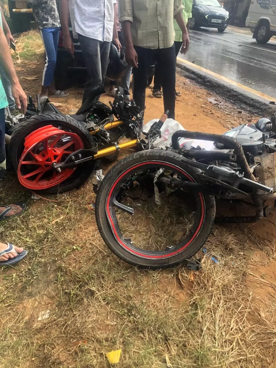 ಮಡಿಕೇರಿ: ಎರಡು ಬೈಕ್‍ಗಳು ಮುಖಾಮುಖಿ ಢಿಕ್ಕಿ; ಓರ್ವ ಮತ್ಯು