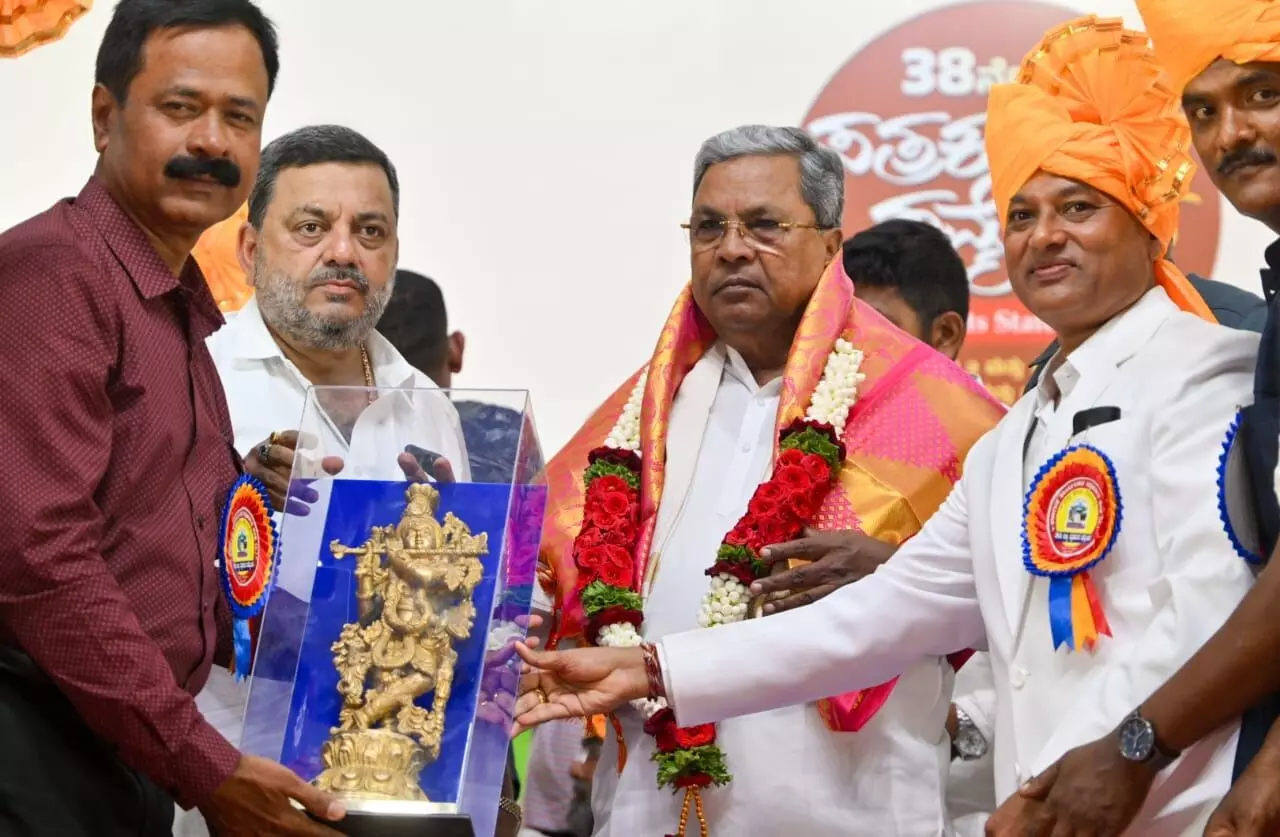 ಗ್ರಾಮೀಣ ಪತ್ರಕರ್ತರಿಗೆ ಉಚಿತ ಬಸ್ ಪಾಸ್ : ಸಿಎಂ ಸಿದ್ದರಾಮಯ್ಯ ಭರವಸೆ ಗ್ರಾಮೀಣ ಪತ್ರಕರ್ತರಿಗೆ ಉಚಿತ ಬಸ್ ಪಾಸ್ : ಸಿಎಂ ಸಿದ್ದರಾಮಯ್ಯ ಭರವಸೆ