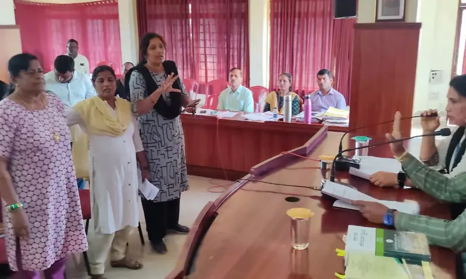 ವಾಣಿಜ್ಯ ಮಾರುಕಟ್ಟೆಯ ಏಲಂ ಪ್ರಕ್ರಿಯೆಯಲ್ಲಿ ಗೊಂದಲ: ಆಕ್ರೋಶಿತ ಕೌನ್ಸಿಲರ್ ಗಳಿಂದ ಪ್ರತಿಭಟನೆ