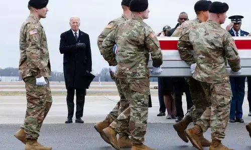 ಇರಾಕ್ ಮತ್ತು ಸಿರಿಯಾದಲ್ಲಿ ವೈಮಾನಿಕ ದಾಳಿ ನಡೆಸಿದ ಅಮೇರಿಕ